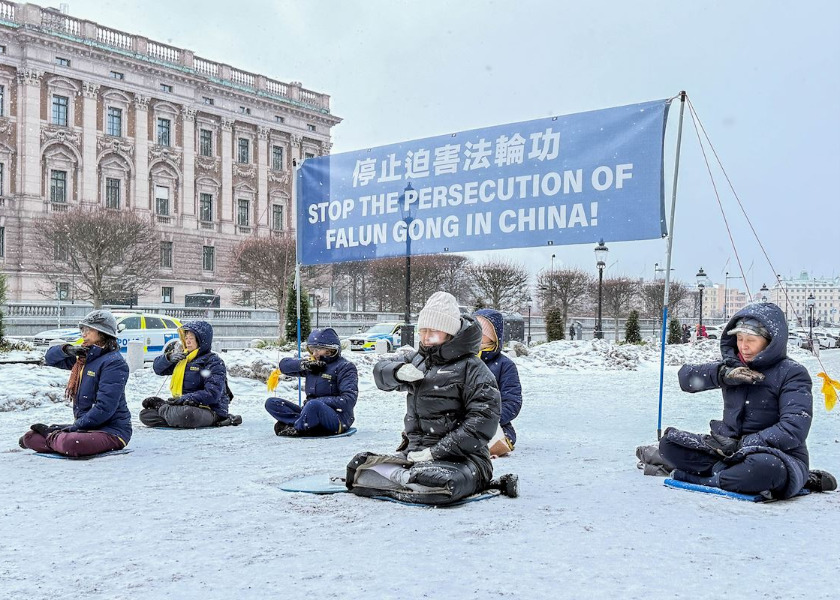 Image for article Praktisi Falun Dafa Swedia Meningkatkan Kesadaran tentang Penganiayaan di Tahun Baru