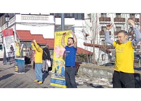 Image for article Masyarakat Rumania Memuji Prinsip Falun Dafa: Zhen-Shan-Ren