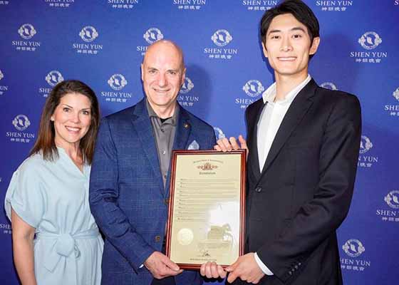 Image for article Para Penonton di Berbagai Benua Memberikan Pujian untuk Keindahan Seni dan Keberanian Shen Yun (Bagian 2)