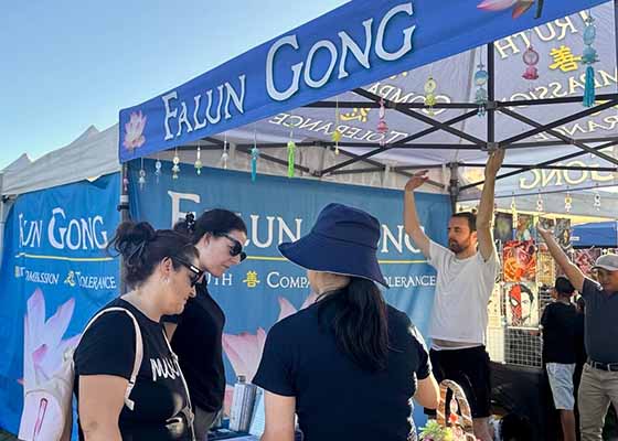 Image for article Australia: Minat Besar pada Falun Dafa di Festival Komunitas Australia Barat