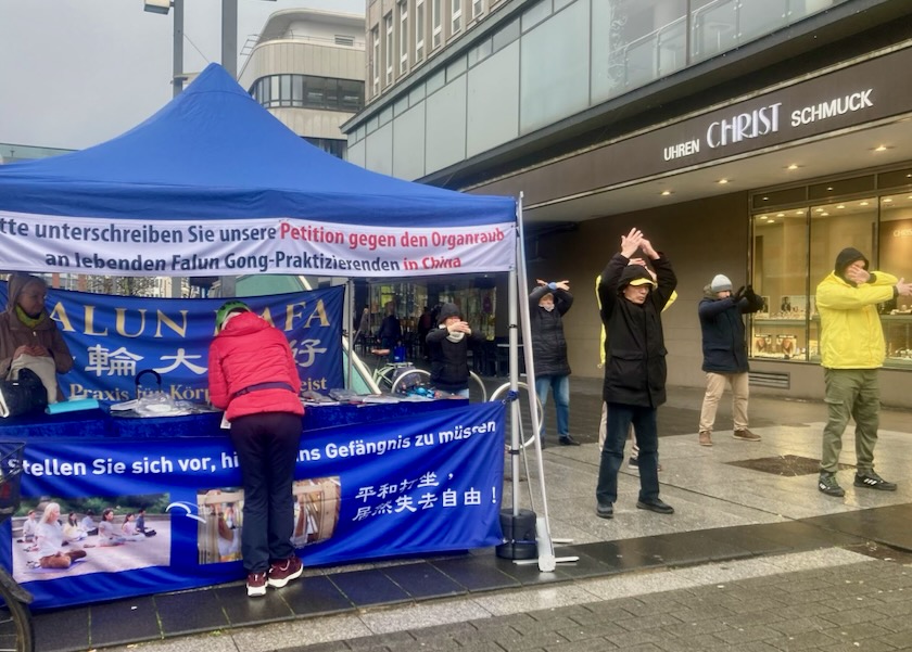 Image for article Warga Menyatakan Dukungan untuk Falun Dafa Selama Kegiatan di Bochum, Jerman