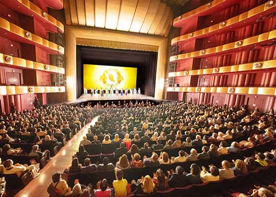 Image for article Inspirasi dan Kesempurnaan: Penonton Memberikan Pujian atas Kesuksesan Shen Yun yang Berlanjut di Amerika, Eropa, dan Australia