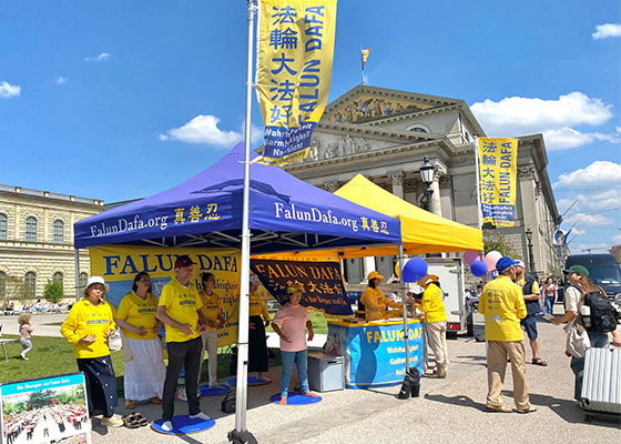 Image for article Jerman: Warga Terkesan dengan Acara Hari Falun Dafa Sedunia di Munich