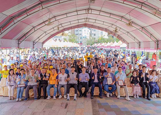 Image for article Pejabat Pemerintah Mengucapkan Terima Kasih kepada Falun Dafa Selama Kegiatan Hari Falun Dafa di Taiwan Barat Daya