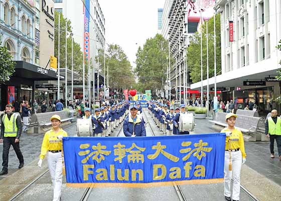 Image for article Warga Melbourne Memuji Sejati-Baik-Sabar dalam Perayaan Hari Falun Dafa Sedunia