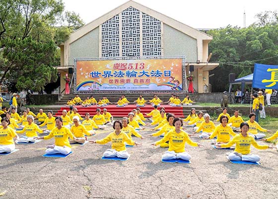 Image for article Merayakan Hari Falun Dafa: Orang-Orang dari Berbagai Lapisan Masyarakat di Kaohsiung Memuji “Zhen-Shan-Ren  (Sejati-Baik-Sabar)”
