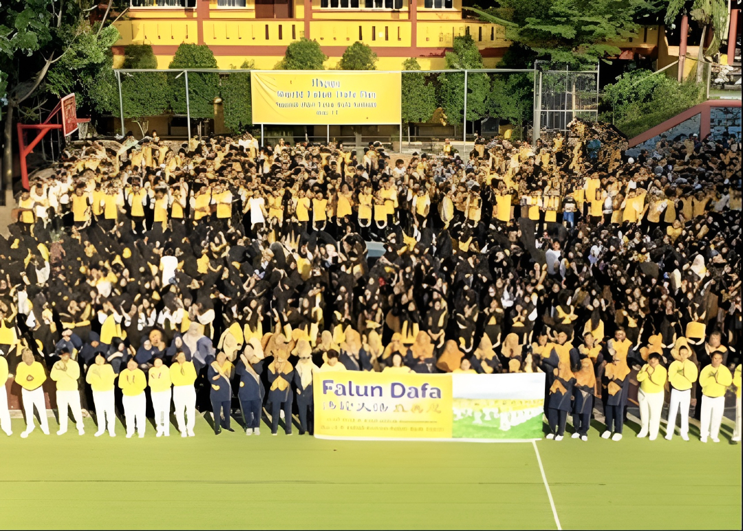 Image for article Siswa dan Guru SMKN 7 Batam Merayakan Hari Falun Dafa dan Mempelajari Latihan