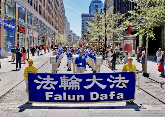 Image for article Quebec Merayakan Hari Falun Dafa Sedunia, Menuai Pujian atas Kedamaian dan Kehangatan