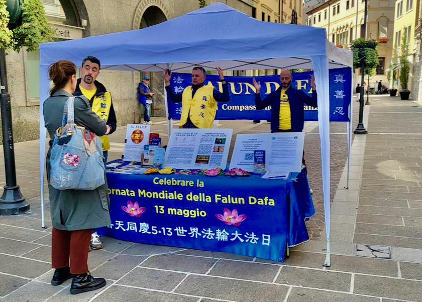 Image for article Merayakan Hari Falun Dafa Sedunia di Kota Italia Utara