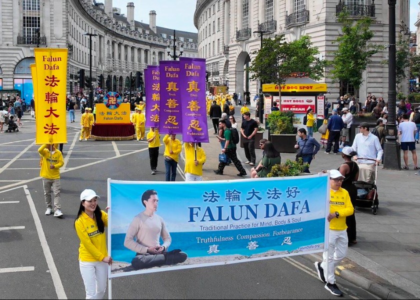 Image for article London, Inggris: Parade dan Rapat Umum Merayakan Hari Falun Dafa Sedunia