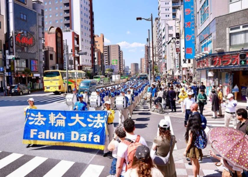 Image for article Jepang: Wisatawan Memuji Prinsip-Prinsip Falun Dafa dalam Perayaan Hari Falun Dafa Sedunia di Tokyo