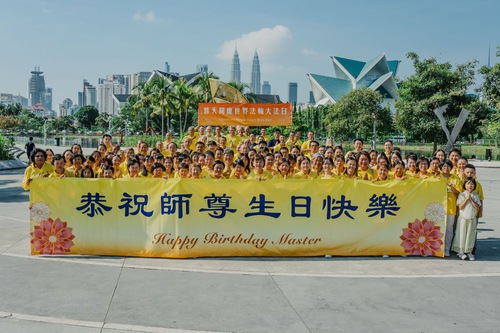 Image for article Praktisi Falun Dafa dari Malaysia Merayakan Hari Falun Dafa Sedunia