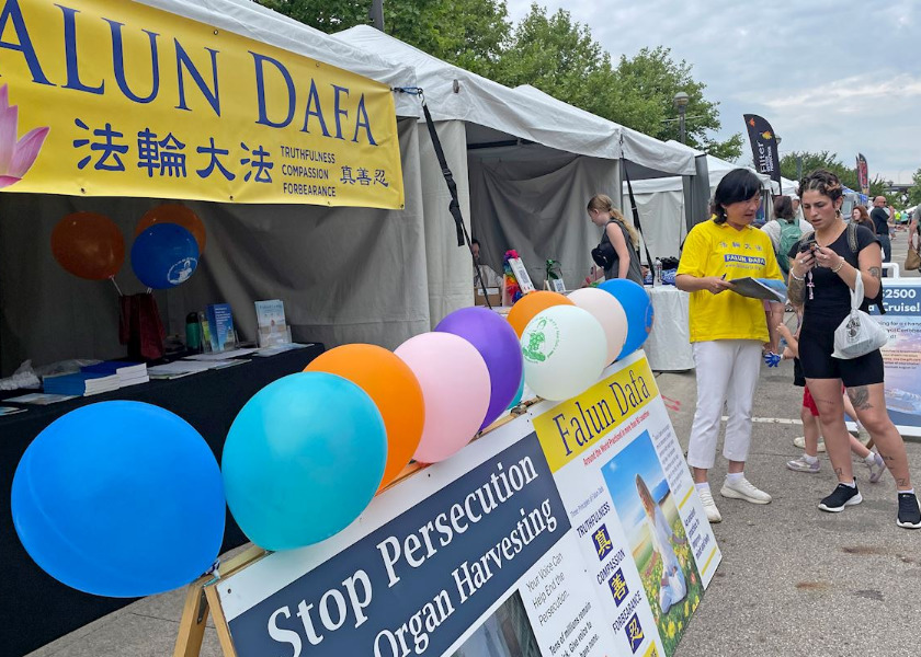 Image for article Praktisi Falun Dafa Mengumpulkan Dukungan di Festival Seni Ohio untuk Resolusi Senat Menentang Pengambilan Organ Paksa