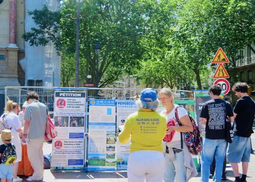 Image for article Prancis: Masyarakat Paris Mengecam Penganiayaan dan Mengidentifikasi dengan Nilai-Nilai Falun Dafa