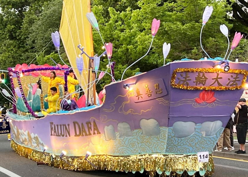 Image for article Portland, Oregon: Kelompok Falun Dafa Menerima Penghargaan Tertinggi di Starlight Parade