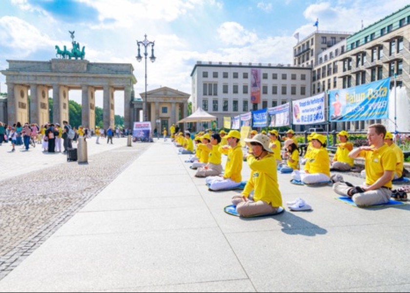 Image for article Berlin, Jerman: Anggota Parlemen Memuji Upaya Praktisi Falun Gong untuk Mengungkap Penganiayaan