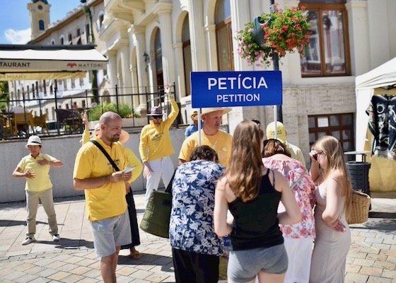 Image for article Pengunjung Festival Slovakia Mendukung Falun Dafa: Kebebasan Berkeyakinan Tidak Boleh Dilanggar