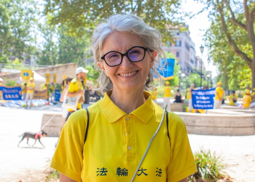 Image for article Roma, Italia: Rapat Umum dan Penyalaan Lilin Falun Dafa Membawa Inspirasi Spiritual