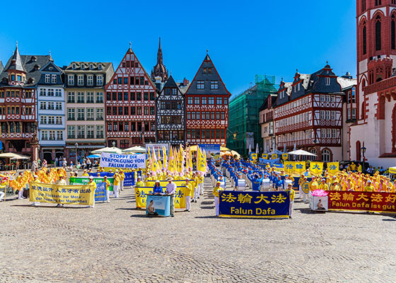 Image for article Aksi Damai dan Pawai Falun Gong di Frankfurt untuk Mengungkap Penganiayaan Mendapat Dukungan yang Hangat