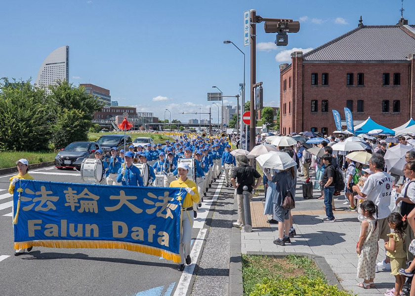 Image for article Yokohama, Jepang: Dukungan Publik untuk Parade Menyerukan Penghentian Penganiayaan Falun Gong