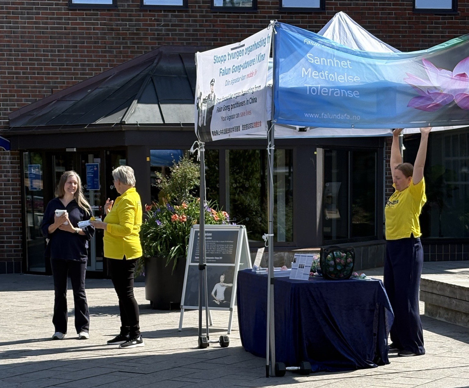 Image for article Norwegia: Dukungan Publik untuk Upaya Praktisi Falun Gong Mengakhiri Penganiayaan Selama Puluhan Tahun