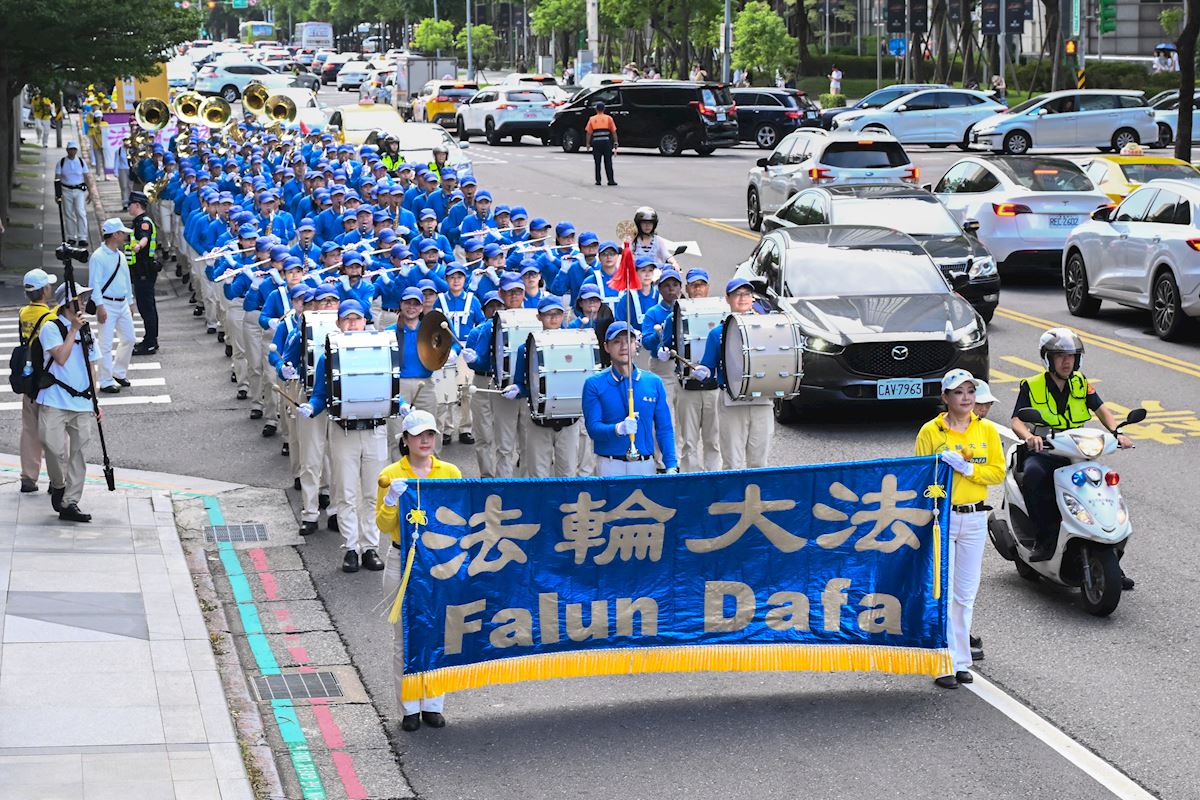 Image for article Penduduk Taipei Mengagumi Ketekunan Falun Gong