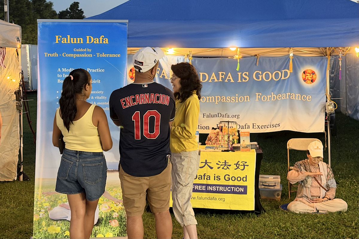 Image for article Orang-orang Mempelajari Falun Dafa di Dua Pameran di New Jersey