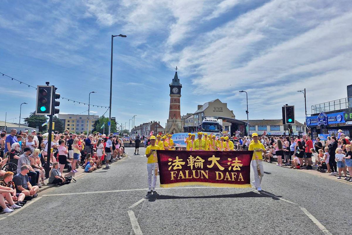 Image for article Skegness, Britania Raya: Falun Dafa Menerima Penghargaan di Festival Pantai 2026