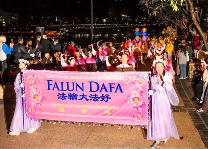 Image for article Brisbane, Australia: Falun Dafa Disambut Hangat dalam Parade Lampion Luminous