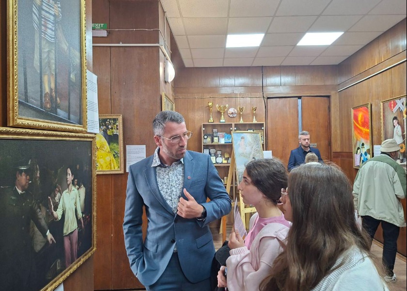 Image for article Bulgaria: Pengunjung Tersentuh oleh Pameran Seni Zhen Shan Ren