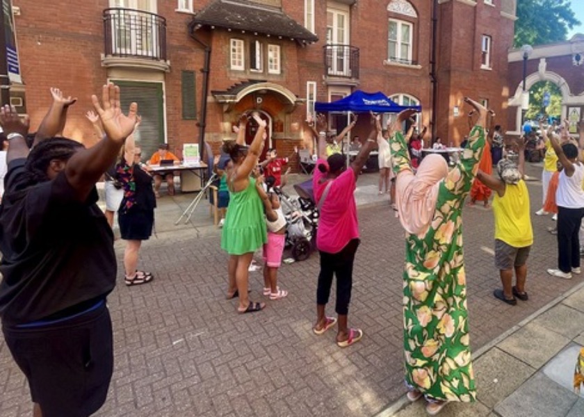 Image for article Warga Mempelajari Falun Dafa dalam Acara Community Fun Day di London