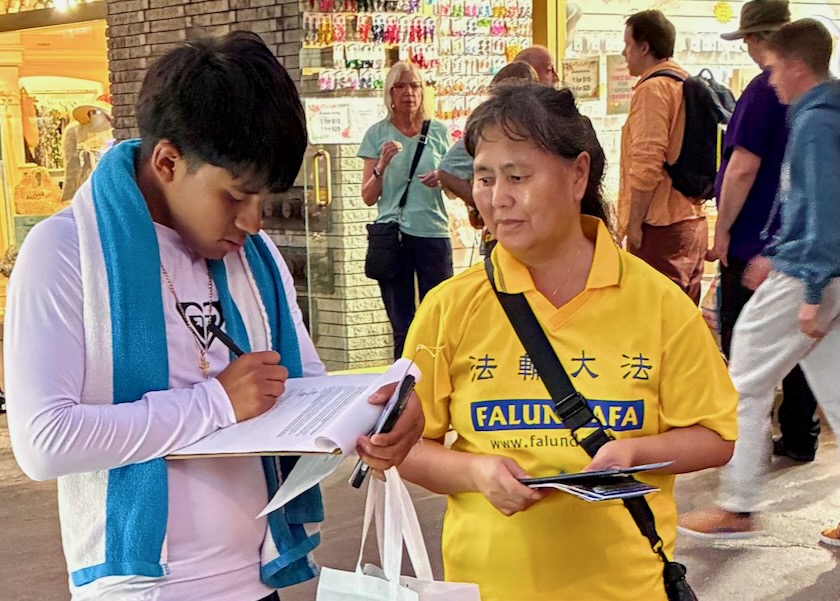 Image for article Hawaii: Praktisi Falun Gong Mengadakan Kegiatan di Destinasi Wisata Populer untuk Memberi Tahu Masyarakat tentang Penganiayaan