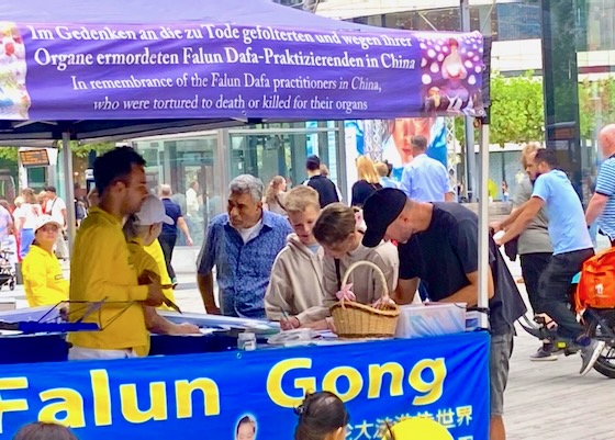 Image for article Düsseldorf, Jerman: Pejabat dan Masyarakat Mengecam Penganiayaan terhadap Falun Gong