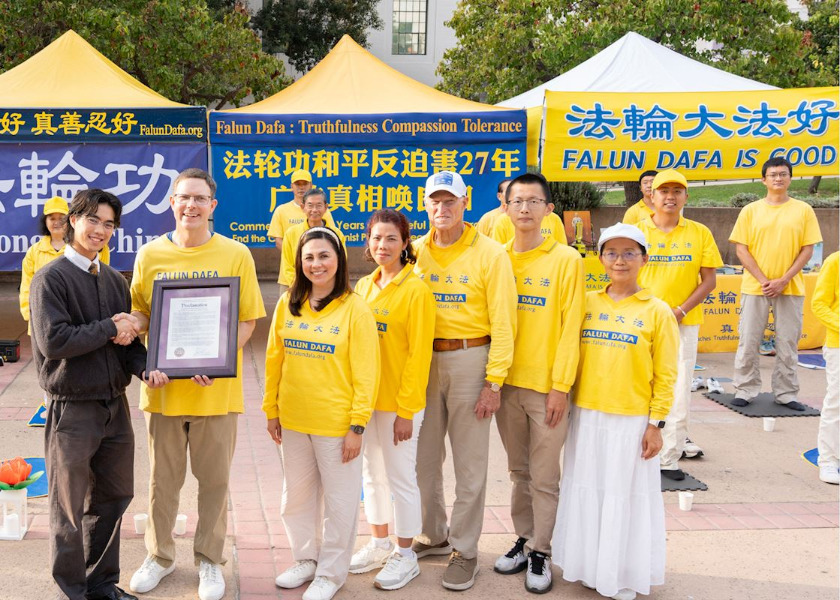 Image for article San Diego, California: Pengawas Wilayah Memuji Falun Gong atas Keteguhan Keyakinannya pada Rapat Umum 20 Juli