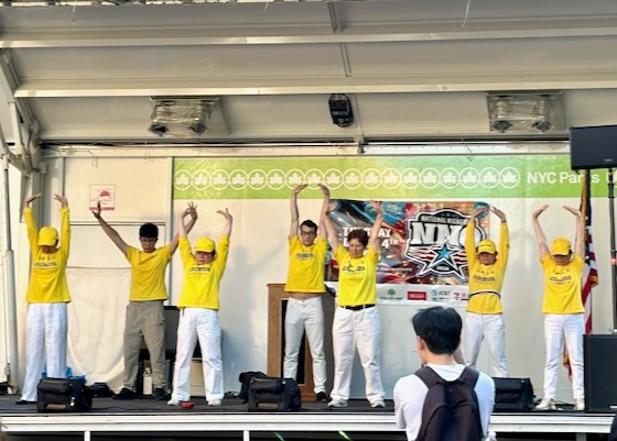 Image for article Manhattan, New York: Mempelajari Falun Dafa Selama National Night Out