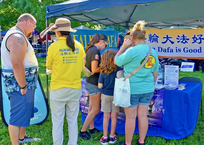 Image for article Pengunjung Festival di Delaware Mempelajari Falun Gong dan Mengecam Pengambilan Organ Paksa di Tiongkok