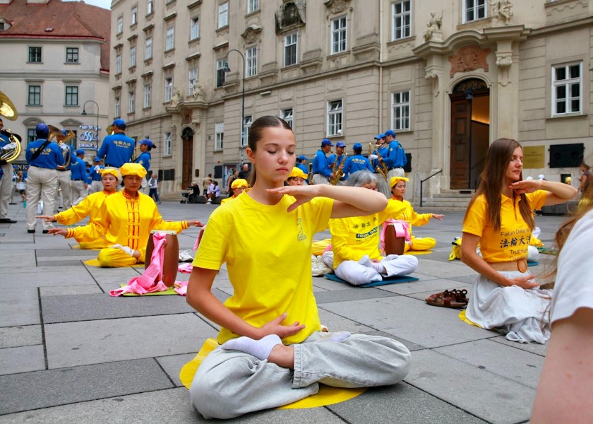 Image for article Kegiatan Falun Dafa Selama Dua Hari di Wina Mendapat Sambutan Hangat
