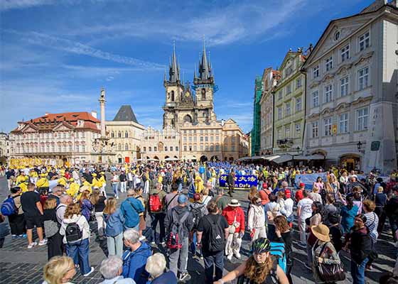 Image for article Para Praktisi Menerima Dukungan Publik di Acara-acara di Praha