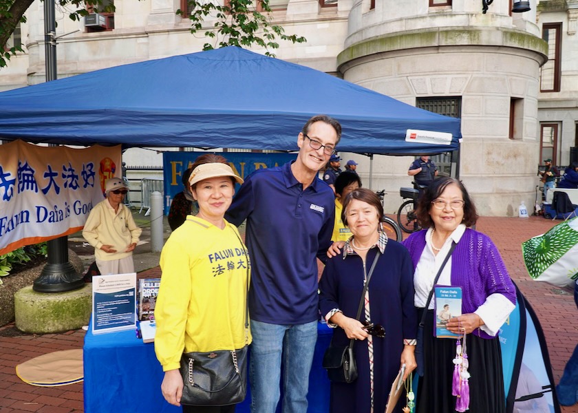 Image for article Anggota Dewan Kota Philadelphia Mendukung Falun Gong di Wellness Expo