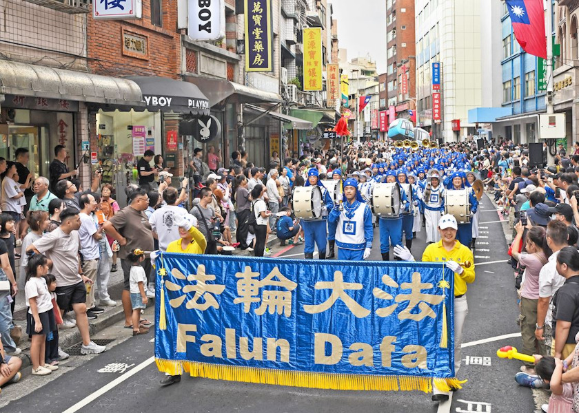 Image for article Taiwan: Praktisi Falun Dafa Tampil dalam Parade Karnaval Seni Tamsui