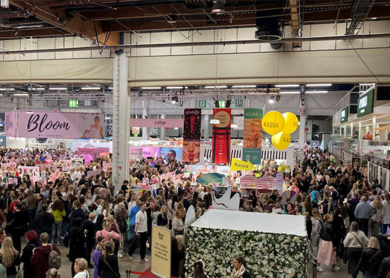 Image for article Helsinki, Finlandia: Memperkenalkan Falun Dafa di Festival Kesehatan