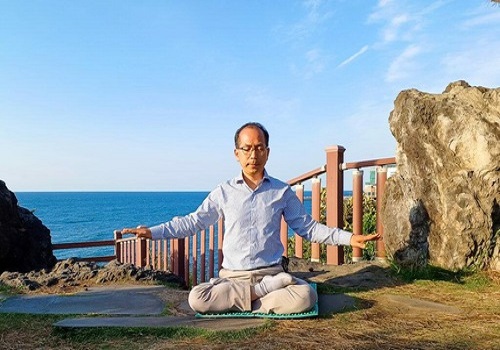 Image for article Akhirnya Saya Menemukan Guru Sejati – Seorang Biksu Korea Kembali ke Masyarakat untuk Berlatih Falun Dafa
